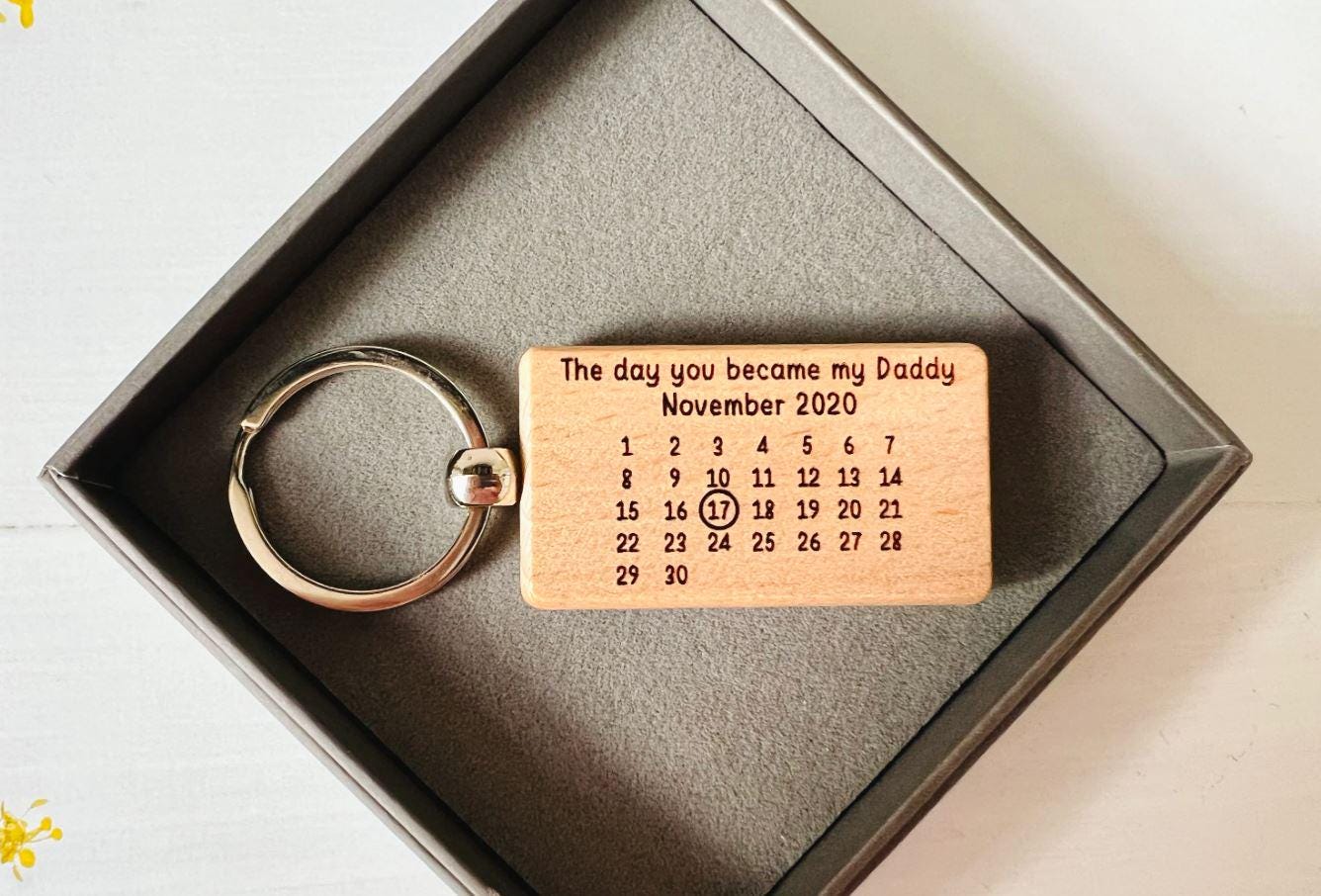 Personalised wooden birth date keyring for Daddy, Gift From the baby, Babies 1st Christmas, New Baby Gift, Mothers or Fathers Day, Birthday